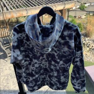 🦘🦘NWT Mesmerizing Lululemon Kangaroo sweater.